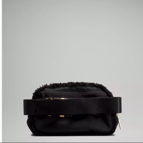 Lululemon Fleece Everywhere Belt Bag - Picture 4 of 11